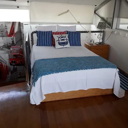 Unique House שטובל